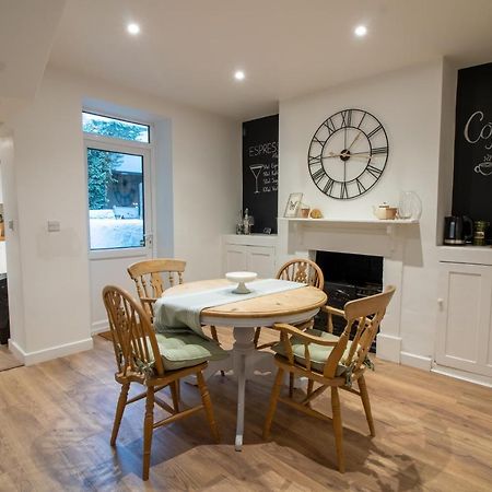 Stylish And Modern Town Centre End-Of Terrace Home Newton Abbot Bagian luar foto