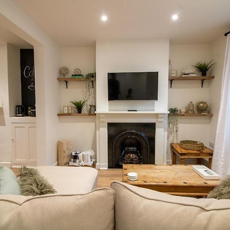 Stylish And Modern Town Centre End-Of Terrace Home Newton Abbot Bagian luar foto