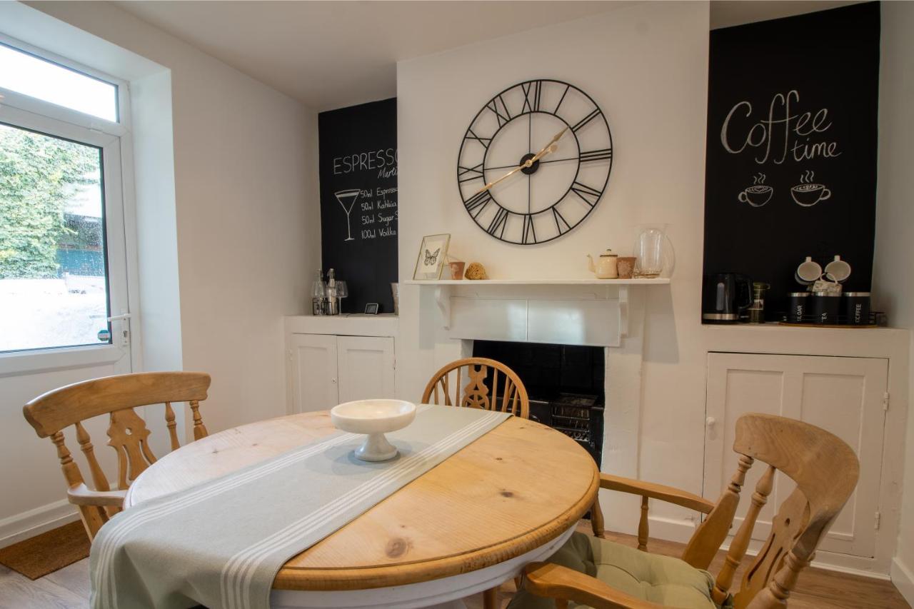 Stylish And Modern Town Centre End-Of Terrace Home Newton Abbot Bagian luar foto