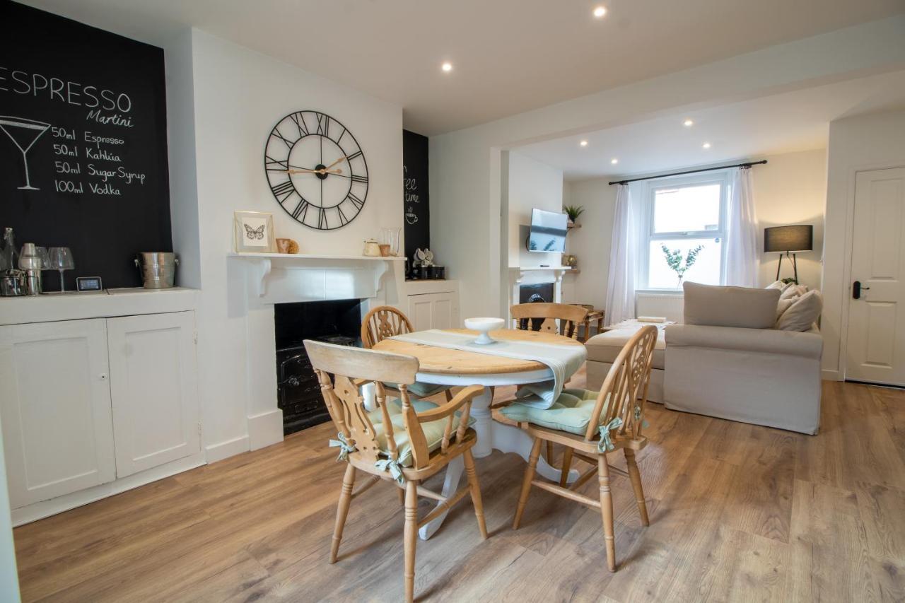 Stylish And Modern Town Centre End-Of Terrace Home Newton Abbot Bagian luar foto